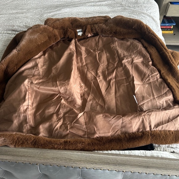 APPARIS “Bree” Faux Fur Coat in Mink – Size S (Oversized Fit) - Picture 3 of 4